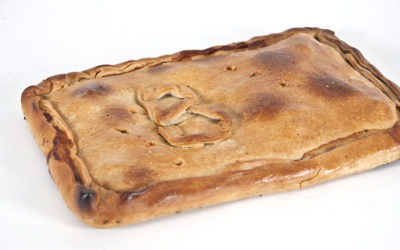 Empanada de bacalao con pasas