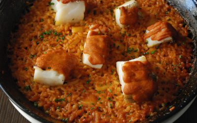 Arroz con bacalao, espárragos blancos y salsa romesco