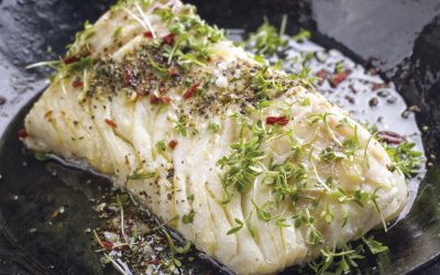 Bacalao al horno con sofrito de hierbas y ajo