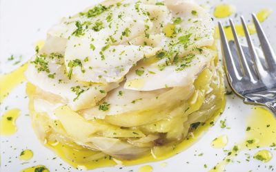 Timbal de bacalao al horno con patatas y cebolla