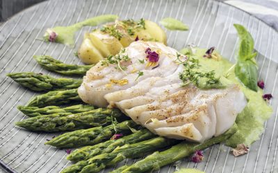 Bacalao en salsa verde y espárragos trigueros