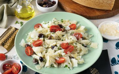 Bowl de bacalao con tomates, aceitunas negras y Grana Padano